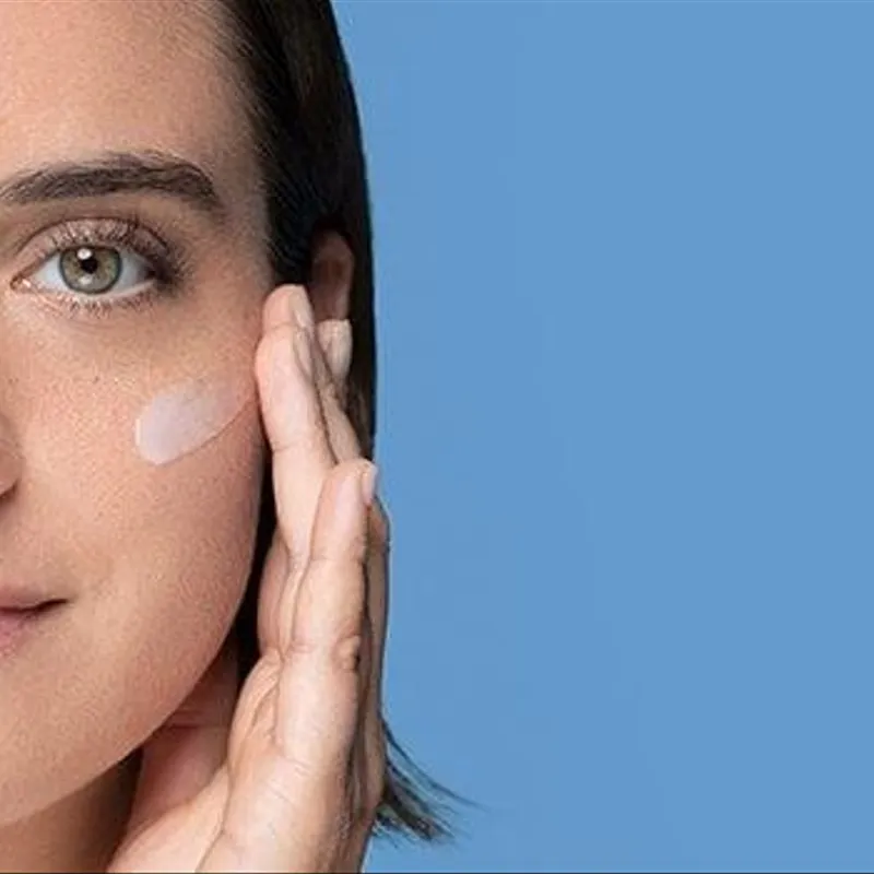 La Roche-Posay – Anthelios Oil Correct SPF 50+ / UVmune 400 Oil Control